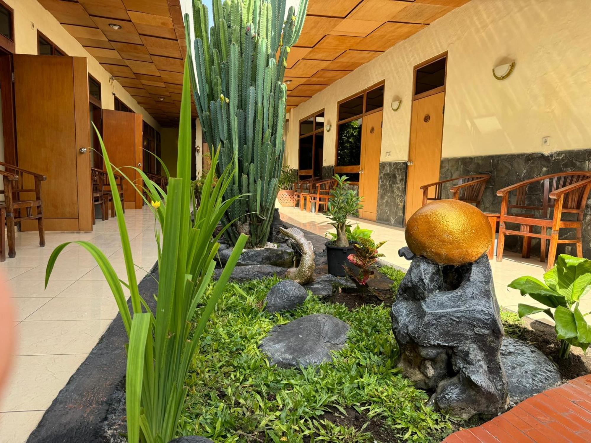 Hotel Priangan Cirebon Dış mekan fotoğraf