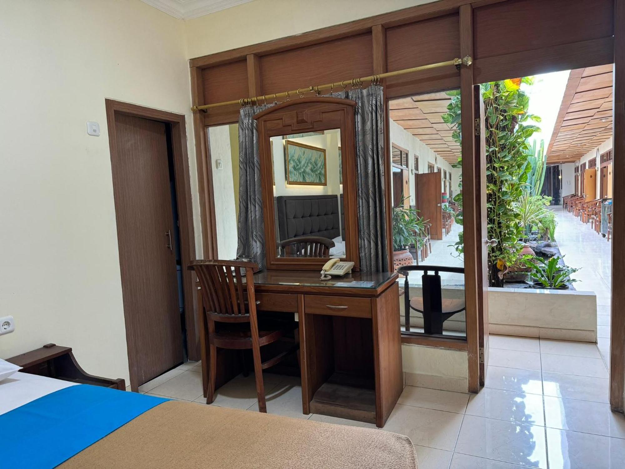 Hotel Priangan Cirebon Dış mekan fotoğraf