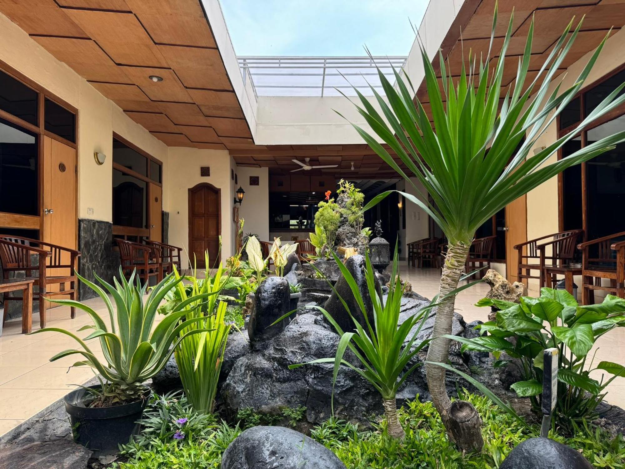 Hotel Priangan Cirebon Dış mekan fotoğraf